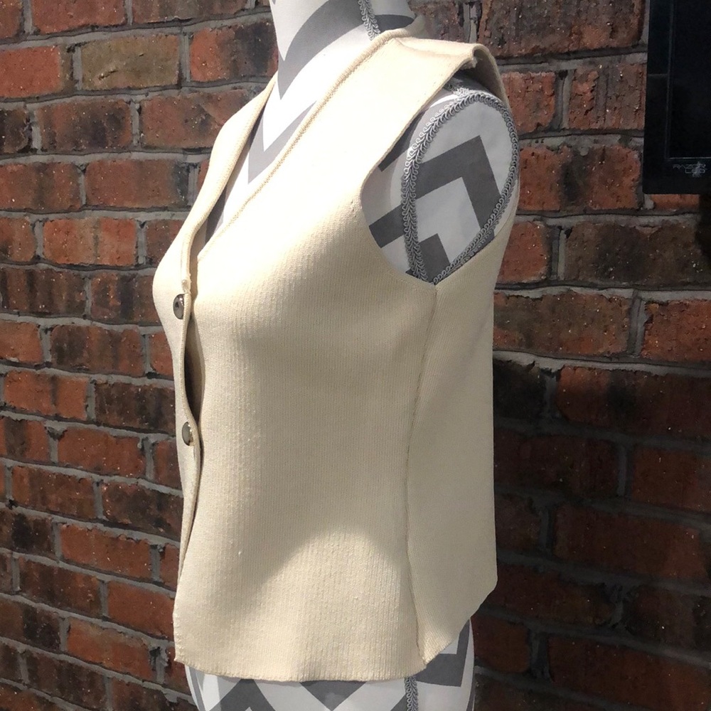 She + Sky Cream V-Neck Sweater Vest - Picture 4 of 12